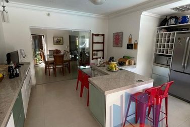 Casa &agrave; venda - 735m&sup2; - Zona Armaz&eacute;m