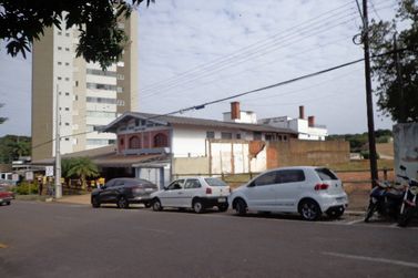 Terreno &agrave; venda - 1631m&sup2; - Zona 1