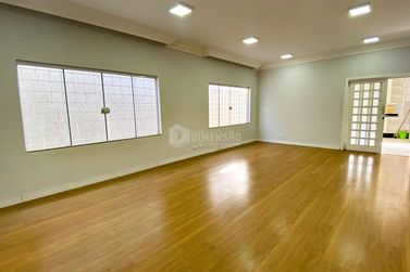 Casa &agrave; venda - 380m&sup2; - Zona I