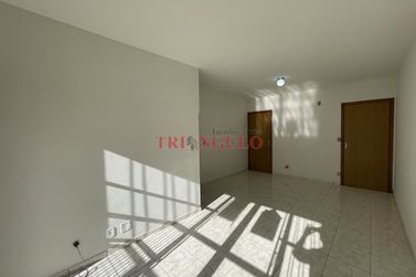 Apartamento para alugar - 61m&sup2; - ZONA I