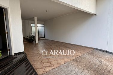 Sobrado &agrave; venda - 351m&sup2; - ZONA II