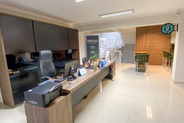 Sala Comercial &agrave; venda - 241m&sup2; - Zona I