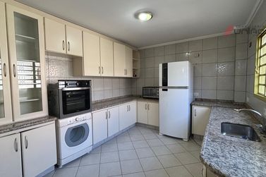 Casa para alugar - 363m&sup2; - Zona IV