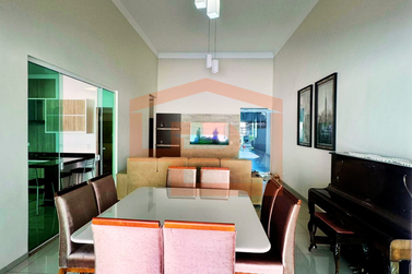 Casa &agrave; venda - 214m&sup2; - Jardim Tamoio