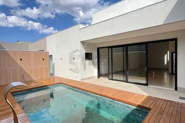 Casa &agrave; venda - 226m&sup2; - Portal das &Aacute;guas