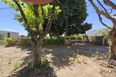 Terreno &agrave; venda - 616m&sup2; - Zona 5