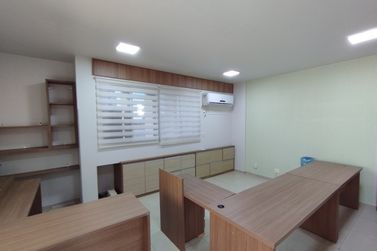 Sala Comercial &agrave; venda - 53m&sup2; - ZONA I