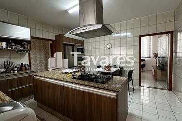 Sobrado &agrave; venda - 196m&sup2; - Zona VII
