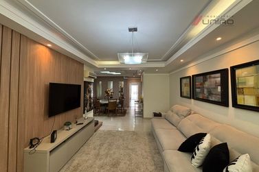 Casa &agrave; venda - 275m&sup2; - Zona 1a