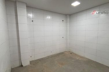Sal&atilde;o Comercial para alugar - 1000m&sup2; - Parque Industrial II