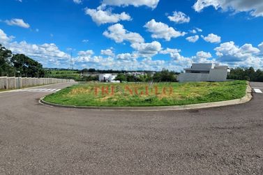 Terreno &agrave; venda - 270m&sup2; - PARQUE RESIDENCIAL INTERLAGOS 02
