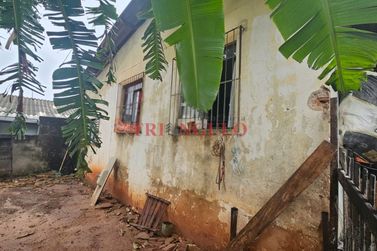 Casa &agrave; venda - 75m&sup2; - CONJUNTO RESIDENCIAL CORREGO LONGE