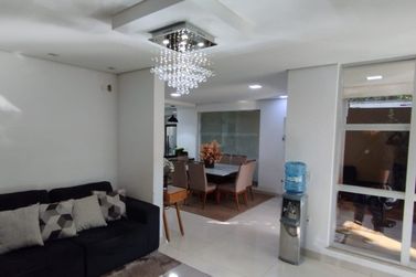 Casa &agrave; venda - 250m&sup2; - Parque Alto da Paran&aacute;