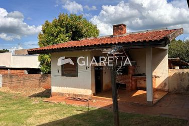 Casa &agrave; venda - 300m&sup2; - CENTRO