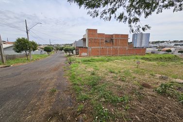 Terreno &agrave; venda - 330m&sup2; - Parque San Remo