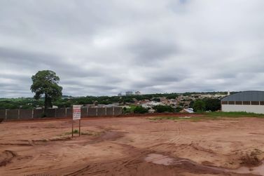 Terreno para alugar - 858m&sup2; - ZONA VII