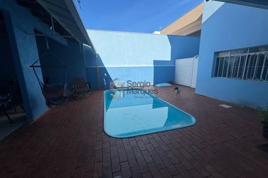 Sobrado &agrave; venda - 238m&sup2; - Zona 2