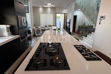 Sobrado &agrave; venda - 210m&sup2; - JARDIM ALPHAVILLE