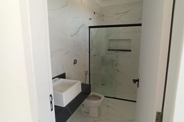 Sobrado &agrave; venda - 200m&sup2; - Jardim Tropical