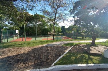 Terreno &agrave; venda - 892m&sup2; - Zona III