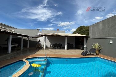 Casa &agrave; venda - 275m&sup2; - Zona 1a