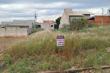 Terreno &agrave; venda - 180m&sup2; - Jardim Pimentel