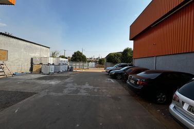 Sal&atilde;o Comercial &agrave; venda - 2000m&sup2; - Parque Industrial