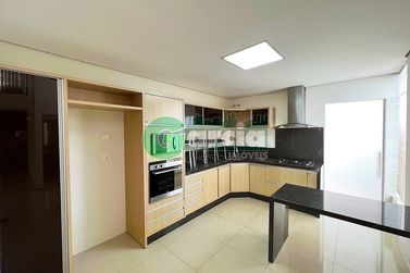 Casa &agrave; venda - 357m&sup2; - Residencial Ecoville