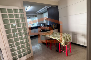 Casa &agrave; venda - 420m&sup2; - Zona I