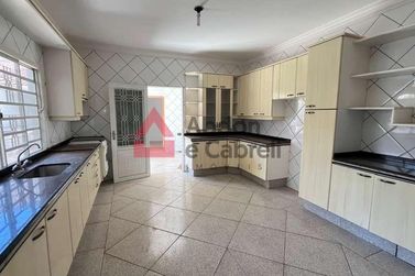 Sobrado para alugar - 267m&sup2; - Zona II