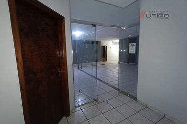 Sal&atilde;o Comercial para alugar - 880m&sup2; - Zona III