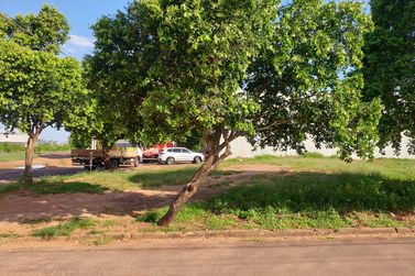 Terreno &agrave; venda - 411m&sup2; - Alto da Paran&aacute;