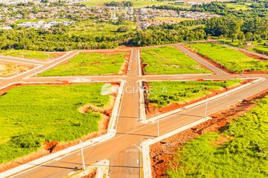 Terreno &agrave; venda - 600m&sup2; - JARDIM PARIZOTTO
