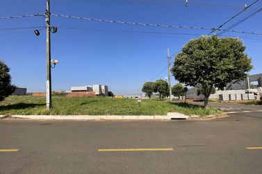 Terreno &agrave; venda - 308m&sup2; - Parque Residencial Metropolitano