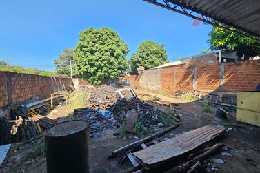 Terreno &agrave; venda - 270m&sup2; - Jardim Shangrila
