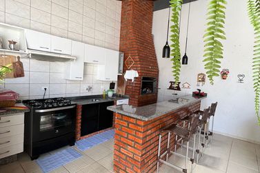 Sobrado &agrave; venda - 200m&sup2; - Zona II