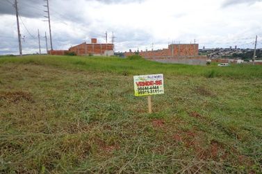 Terreno &agrave; venda - 304m&sup2; - Jardim Real