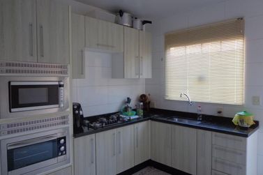 Sobrado &agrave; venda - 200m&sup2; - Zona 1