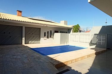 Sobrado &agrave; venda - 376m&sup2; - Zona I