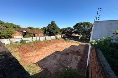 Terreno &agrave; venda - 555m&sup2; - Pra&ccedil;a Tamoio
