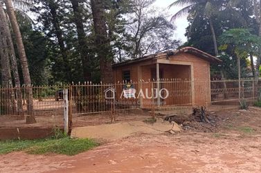 Ch&aacute;cara &agrave; venda - 1800m&sup2; - Saltinho do Oeste