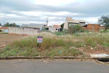 Terreno &agrave; venda - 180m&sup2; - Jardim Pimentel