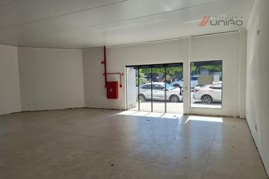 Sal&atilde;o Comercial para alugar - 243m&sup2; - Zona I