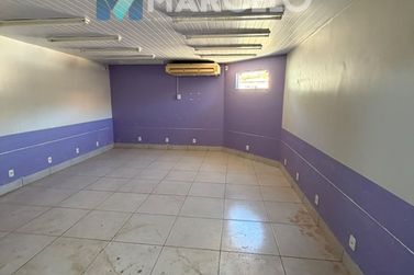 Sala Comercial &agrave; venda - 292m&sup2; - Zona I
