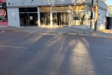 Sal&atilde;o Comercial para alugar - 300m&sup2; - Zona VII
