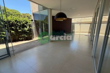 Casa &agrave; venda - 242m&sup2; - ZONA II