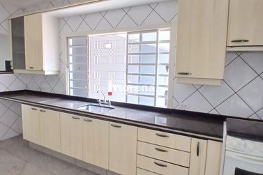 Sobrado para alugar - 150m&sup2; - Zona II