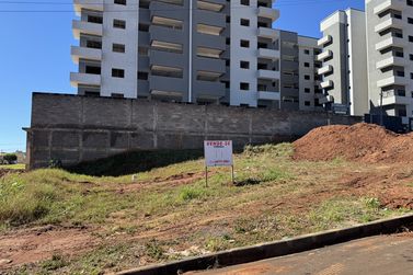 Terreno &agrave; venda - 132m&sup2; - Jardim Arax&aacute;