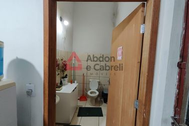 Sal&atilde;o Comercial &agrave; venda - 726m&sup2; - Zona Armazem