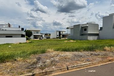 Terreno &agrave; venda - 243m&sup2; - Pr&oacute;ximo ao Shopping